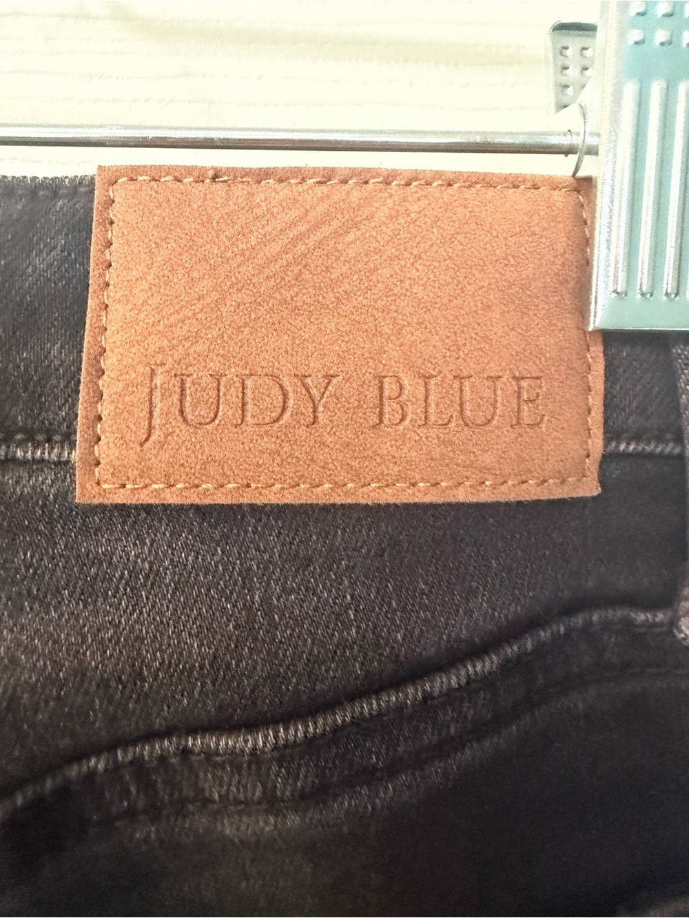 Judy Blue Straight Fit Wide Leg Black Jeans
Sz 25 - Picture 5 of 9